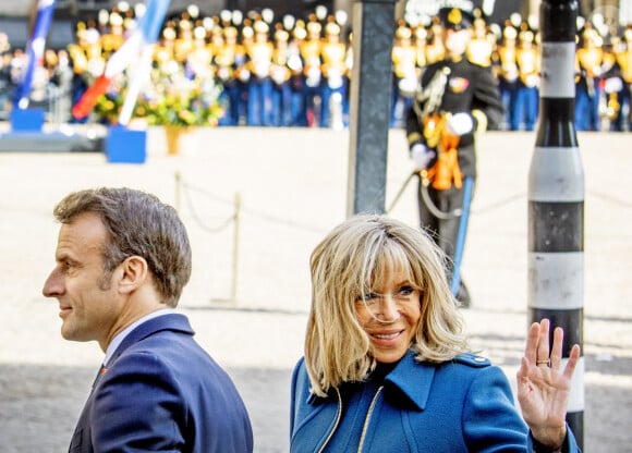 Accueil officiel du Président de la République française Emmanuel Macron et de sa femme la Première Dame Brigitte Macron par le roi et la reine des Pays-Bas au palais royal à Amsterdam, Pays-Bas, le 11 avril 2023. 