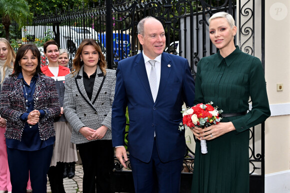 Le prince Albert II de Monaco et la princesse Charlene en compagnie de Camille Gottlieb ont remis les traditionnels paquets cadeaux de la Croix Rouge monégasque dans le cadre des festivités liées à la Fête Nationale, le 16 novembre 2022. © Bruno Bebert/Bestimage 