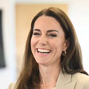 Catherine (Kate) Middleton, princesse de Galles, arrive pour une visite à The Baby Bank à Windsor pour en savoir plus sur le travail crucial que l'organisation effectue pour soutenir les familles dans le besoin de Windsor, Maidenhead, Slough, Berkshire, Buckinghamshire et les régions environnantes. Windsor, le 24 avril 2023. 