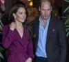 Une attitude qui fait penser à celle de Kate Middleton. 
Le prince William, prince de Galles, et Catherine (Kate) Middleton, princesse de Galles, en visite à Birmingham, le 20 avril 2023. 