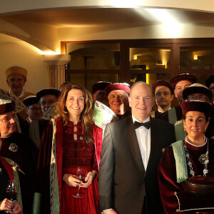 Anne-Claire Coudray, le prince Albert II de Monaco lors de la fête de la fleur et l'intronisation de personnalités commandeurs et ambassadeurs par la Commanderie du Bontemps au Château Smith Haut Lafitte à Martillac le 27 avril 2023. © Fabien Cottereau / Patrick Bernard / Bestimage