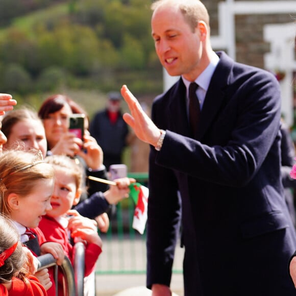 Le prince William de Galles et Kate Catherine Middleton, princesse de Galles, en visite au Mémorial de Aberfan.