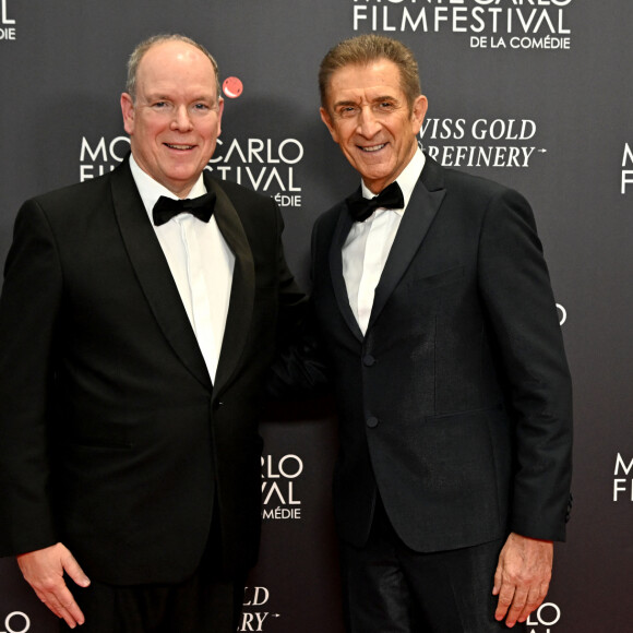 Devant ses parents, Paul et Luana mais aussi le Prince Albert
Le prince Albert II de Monaco et Ezio Greggio durant la soirée de clôture du 20eme Monte Carlo Film Festival de la Comédie, au Grimaldi Forum à Monaco. Le 29 avril 2023. © Bruno Bebert / Bestimage