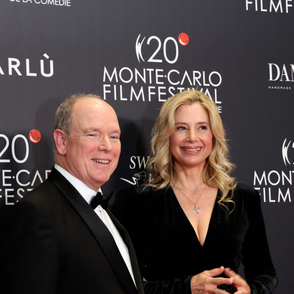 Le prince Albert II de Monaco, Mira Sorvino - Soirée de clôture du 20eme Monte Carlo Film Festival de la Comédie, au Grimaldi Forum à Monaco. Le 29 avril 2023. © Claudia Albuquerque / Bestimage 
