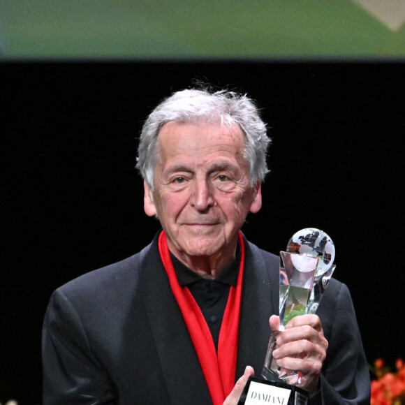Costa Gavras et le prince Albert II de Monaco qui lui a remis un Legend Award durant la soirée de clôture du 20eme Monte Carlo Film Festival de la Comédie, au Grimaldi Forum à Monaco. Le 29 avril 2023. © Bruno Bebert / Bestimage