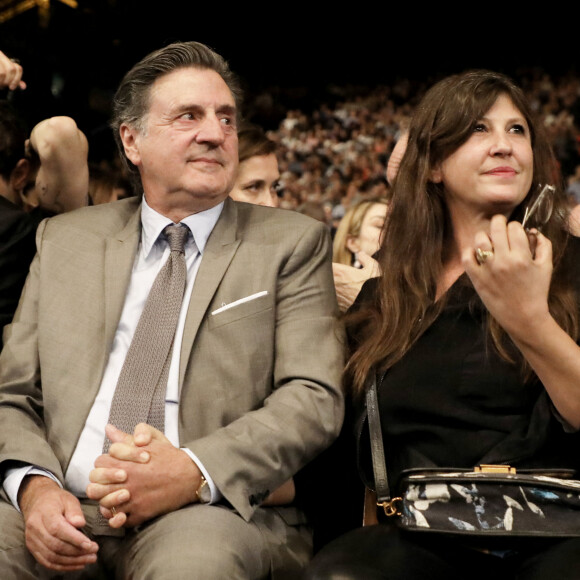 Ils sont allés à sa rencontre et l'ont suivi jusqu'en Provence où, sur scène, il a décidé de dédicacer un titre de Serge Reggiani à sa femme Aude Ambroggi.
Daniel Auteuil et sa femme Aude Ambroggi - Cérémonie d'ouverture à la Halle Tony Garnier du 11ème Festival Lumiere 2019 de Lyon le 12 octobre 2019. © Dominique Jacovides / Bestimage 