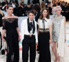 Mais aussi Marion Cotillard.
Charlotte Casiraghi, Kristen Stewart, Sofia Coppola et Marion Cotillard au gala du Met organisé au Metropolitan Museum of Art de New York, rendant hommage à Karl Lagerfeld. Le 1er mai 2023.