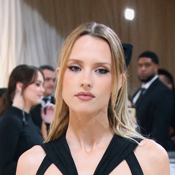 Angèle a également misé sur la sobriété en noir.
Angèle au gala du Met organisé au Metropolitan Museum of Art de New York, rendant hommage à Karl Lagerfeld. Le 1er mai 2023.