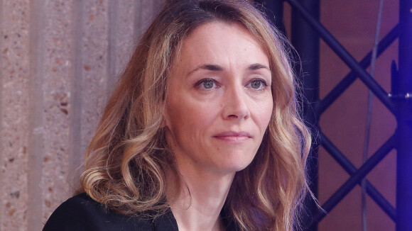 "13 cures de chimios et une opération" : Laurie Delhostal loin d'en avoir fini avec le cancer, elle fait une grande annonce
