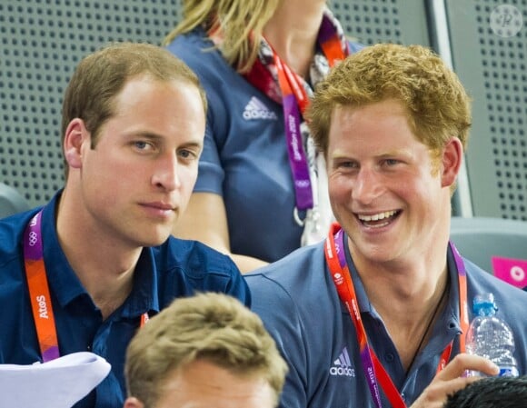 Et qui avait fait un grand scandale cet été là.
Prince Willliam et Prince Harry - Famille Royale de Grande Bretagne aux Jeux olympiques 2012 de Londres