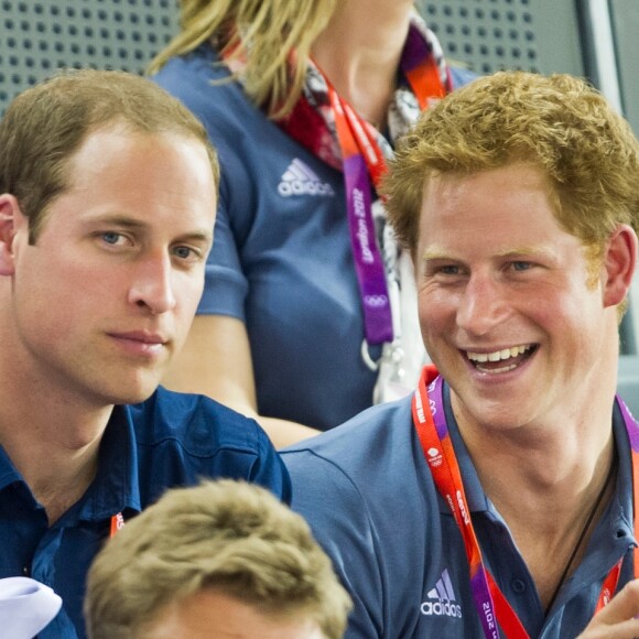 Et qui avait fait un grand scandale cet été là.
Prince Willliam et Prince Harry - Famille Royale de Grande Bretagne aux Jeux olympiques 2012 de Londres
