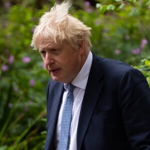 Elle est accusée de conflits d'intérêt pour passer de l'enquête sur les affres de l'ex-Premier ministre au cabinet travailliste
 Boris Johnson arrive au 10 Downing Street à Londres, le 25 mai 2022.