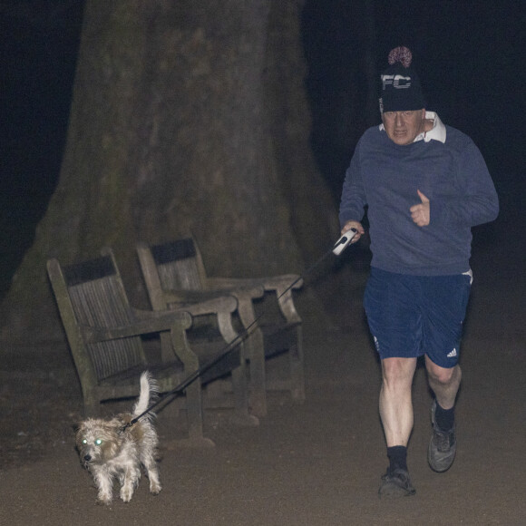 Le Premier ministre Boris Johnson fait son jogging avec son Jack Russell "Dilyn" dans le centre de Londres, Royaume Uni, le 26 janvier 2022.