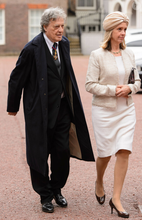 Sir Tom Stoppard et Sabrina Guinness - La reine Elisabeth II, accueillie par le Prince Charles de Galles, arrive au Palais St James pour assister a une cérémonie a Londres, le 14 mai 2013. 