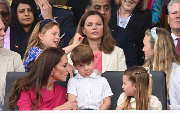 Kate Catherine Middleton, duchesse de Cambridge, le prince Louis, la princesse Charlotte, Mia Tindall - La famille royale d'Angleterre lors de la parade devant le palais de Buckingham, à l'occasion du jubilé de la reine d'Angleterre. le 5 juin 2022