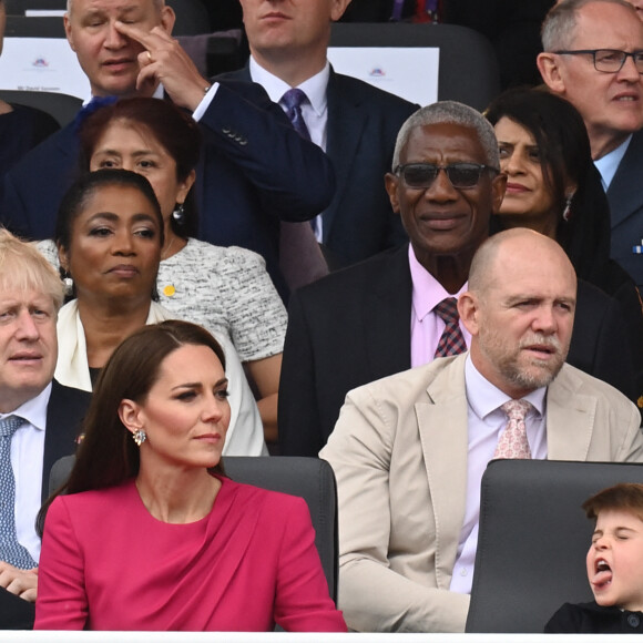 Boris Johnson, Kate Catherine Middleton, duchesse de Cambridge, le prince Louis, Mia Tindall - La famille royale d'Angleterre lors de la parade devant le palais de Buckingham, à l'occasion du jubilé de la reine d'Angleterre. le 5 juin 2022