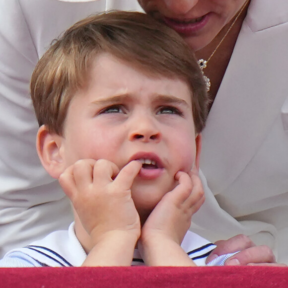 Catherine Kate Middleton, duchesse de Cambridge et le prince Louis de Cambridge - Les membres de la famille royale regardent le défilé Trooping the Colour depuis un balcon du palais de Buckingham à Londres lors des célébrations du jubilé de platine de la reine le 2 juin 2022. 