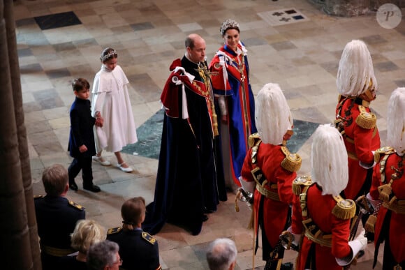 Le prince William, prince de Galles, et Catherine (Kate) Middleton, princesse de Galles, Le prince Louis de Galles et La princesse Charlotte de Galles - Les invités à la cérémonie de couronnement du roi d'Angleterre à l'abbaye de Westminster de Londres, Royaume Uni, le 6 mai 2023. 