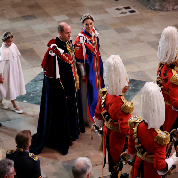 Le prince William, prince de Galles, et Catherine (Kate) Middleton, princesse de Galles, Le prince Louis de Galles et La princesse Charlotte de Galles - Les invités à la cérémonie de couronnement du roi d'Angleterre à l'abbaye de Westminster de Londres, Royaume Uni, le 6 mai 2023. 