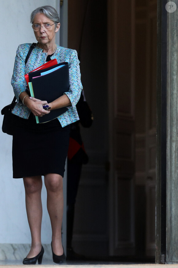 La Première ministre, Élisabeth Borne à la sortie du Conseil des ministres, au palais de l'Elysée, Paris, le 13 avril 2023 © Stéphane Lemouton / Bestimage