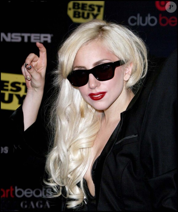 Lady Gaga sera en couverture du magazine Cosmopolitan, version américaine, en avril 2010 !