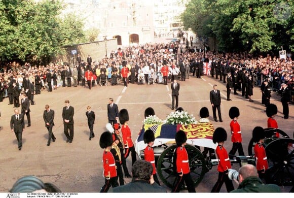 Le prince Harry a gardé un souvenir traumatisant des funérailles publiques de sa mère Lady Di, le 6 septembre 1997 à Londres.
