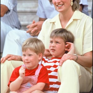Archives - Lady Diana avec ses fils Harry et William à Majorque.