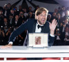 Ruben Östlund a remporté la Palme d'Or au Festival de Cannes l'année dernière.
Ruben Östlund (Palme d'Or pour " Sans Filtre (Triangle of Sadness) " - Photocall de la remise des palmes lors de la cérémonie de clôture du 75ème Festival International du Film de Cannes. © Borde-Jacovides / Bestimage 
