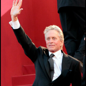 Michael Douglas lors de la montée des marches de "Wall Street : l'argent ne dort jamais" au Festival de Cannes en 2010.