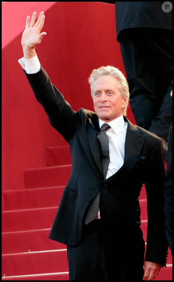 Michael Douglas lors de la montée des marches de "Wall Street : l'argent ne dort jamais" au Festival de Cannes en 2010.