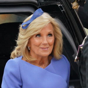 De nombreuses célébrités vont assister au couronnement de Charles III.
Jill Biden fait partie des célébrités invitées à la cérémonie de couronnement du roi d'Angleterre à l'Abbaye de Westminster de Londres, Royaume-Uni, le 6 mai 2023. © Agence / Bestimage