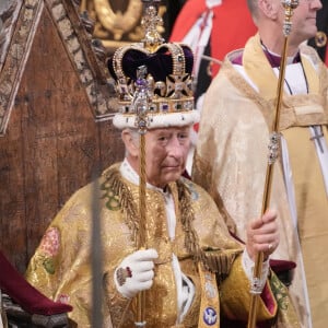 Ce samedi, c'est le grand jour pour Charles III, puisque c'est le moment de son couronnement historique tant attendu.
Le roi Charles III d'Angleterre - Les invités à la cérémonie de couronnement du roi d'Angleterre à l'abbaye de Westminster de Londres.