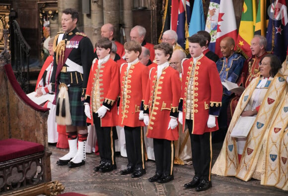 Le prince George de Galles, Lord Oliver Cholmondley, Nicholas Barclay, Ralph Tollemache - Les invités à la cérémonie de couronnement du roi d'Angleterre à l'abbaye de Westminster de Londres, Royaume Uni, le 6 mai 2023.