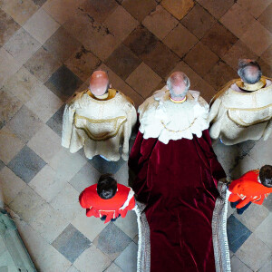 C'est un moment très émouvant durant lequel on a pu voir l'archevêque de Canterbury Justin Welby déposer la couronne de Saint-Edouard sur la tête de Charles III, en or massif et sertie de rubis.
Le roi Charles III d'Angleterre, - Les invités à la cérémonie de couronnement du roi d'Angleterre à l'abbaye de Westminster de Londres, Royaume Uni, le 6 mai 2023.