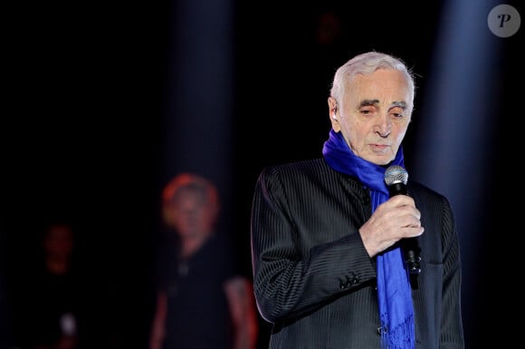 Charles Aznavour a six enfants.
Charles Aznavour à La Fête de la Chanson Française, au Zénith de Paris. © Dominique Jacovides / Bestimage
