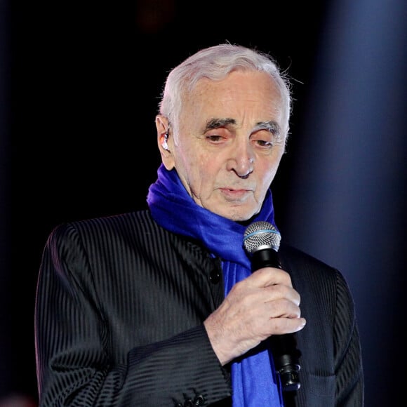 Charles Aznavour a six enfants.
Charles Aznavour à La Fête de la Chanson Française, au Zénith de Paris. © Dominique Jacovides / Bestimage