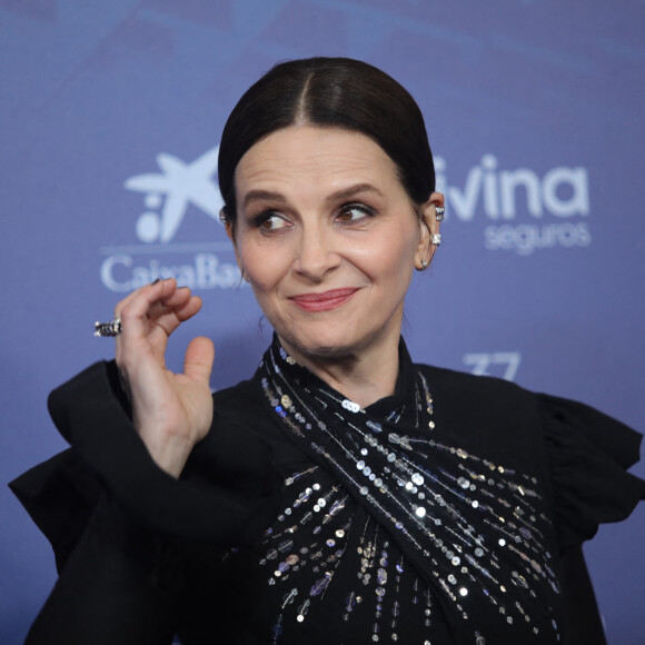 Le nouveau film dans lequel elle joue sera présenté en compétition lors du Festival de Cannes. Juliette Binoche revient dans les salles obscures avec le long-métrage La passion de Dodin Bouffant. 
Juliette Binoche au photocall de la 37ème édition de la cérémonie des Goya, organisée par l'Academia de las artes y las ciencias cinematográficas de España, au FIBES centre de conférences et d'expositions de Séville, Espagne. © EuropaPress/Bestimage 