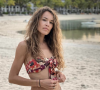 Élodie Fontan a ainsi voulu partager son bonheur sur Instagram, en dévoilant un cliché où ses fans peuvent la voir dans un bikini somptueux. Avec ses cheveux bouclés détachés, l'actrice est à tomber. Derrière elle, ses fans peuvent observer une magnifique plage de sable blanc.