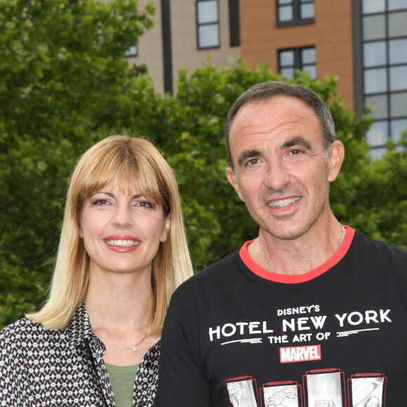 Nikos Aliagas avec sa femme Tina Grigoriou - Photocall à l'occasion de l'inauguration du nouveau Disney's Hotel New York - The Art of Marvel à Disneyland Paris le 26 juin 2021. © Guirec Coadic / Bestimage 