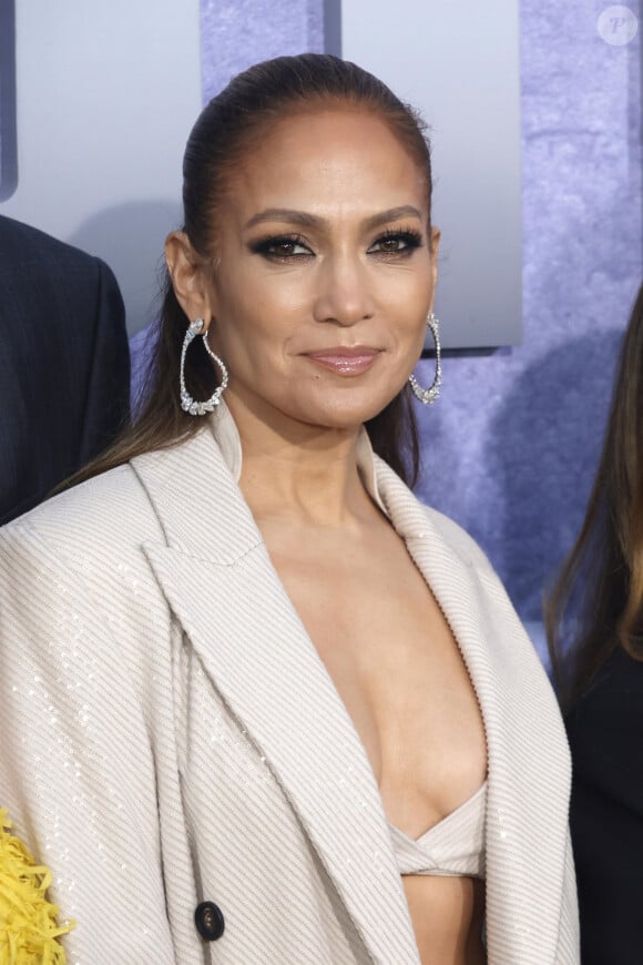 Jennifer Lopez - Photocall de la première du film "The Mother" à Los Angeles le 10 mai 2023.