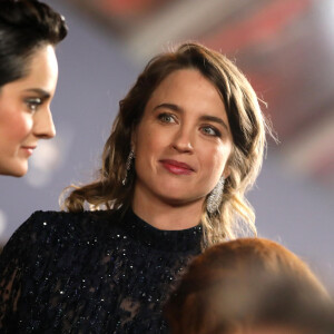 Noémie Merlant (en Louis Vuitton et Cartier - Maquillage Estée Lauder - Coiffure Margaux Rousse Malpat), Adèle Haenel lors du photocall lors de la 45ème cérémonie des César à la salle Pleyel à Paris le 28 février 2020 © Dominique Jacovides / Olivier Borde / Bestimage  Celebs arrive at the Cesar Film Awards 2020 Ceremony At Salle Pleyel In Paris on February 28, 2020 in Paris, France 