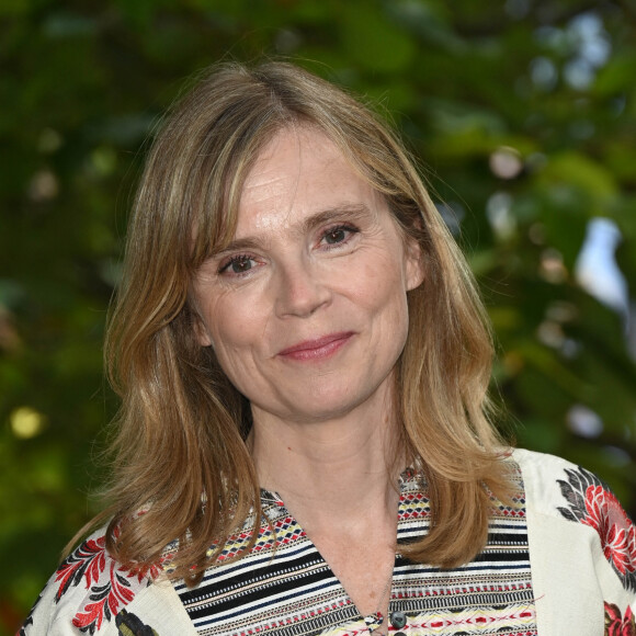 Isabelle Carré au photocall du film “La Degustation” lors du 15ème festival du film francophone de Angoulême, France, le 26 août 2022. © Coadic Guirec/Bestimage  Photocall of the movie “La Degustation” during the 15th Angoulême Francophone Film Festival in Angouleme, France, on 26 August 2022. 