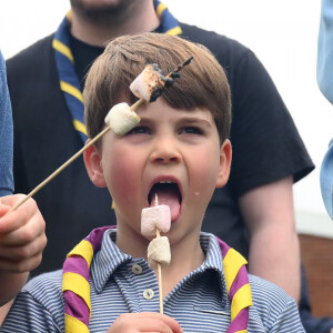 Le prince Louis de Galles - Le prince et la princesse de Galles, accompagnés de leurs enfants, participent à la journée du bénévolat "Big Help Out" à Slough, le 8 mai 2023. Cet événement, invitant les Britanniques à effectuer des actions caritatives, marque le point final des festivités du couronnement du roi d'Angleterre et de la reine consort, célébré le 6 mai 2023 à l'abbaye de Westminster à Londres. 