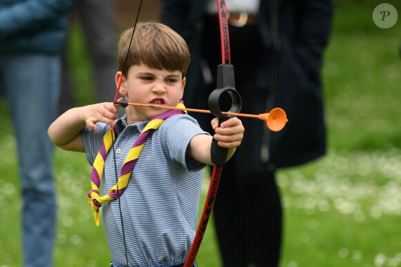 Le prince Louis a été qualifié de "trop rebelle" après la journée passée dans le camp scout.
Le prince Louis de Galles - Le prince et la princesse de Galles, accompagnés de leurs enfants, participent à la journée du bénévolat "Big Help Out" à Slough.