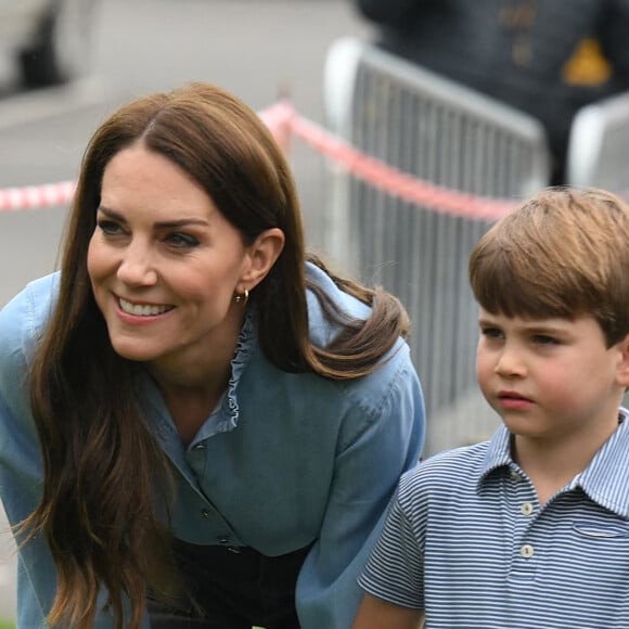 Catherine (Kate) Middleton, princesse de Galles, et Le prince Louis de Galles - Le prince et la princesse de Galles, accompagnés de leurs enfants, participent à la journée du bénévolat "Big Help Out" à Slough, le 8 mai 2023. Cet événement, invitant les Britanniques à effectuer des actions caritatives, marque le point final des festivités du couronnement du roi d'Angleterre et de la reine consort, célébré le 6 mai 2023 à l'abbaye de Westminster à Londres. 