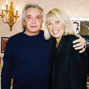 Michel Sardou et Mireille Darc en 2002 à Paris. 