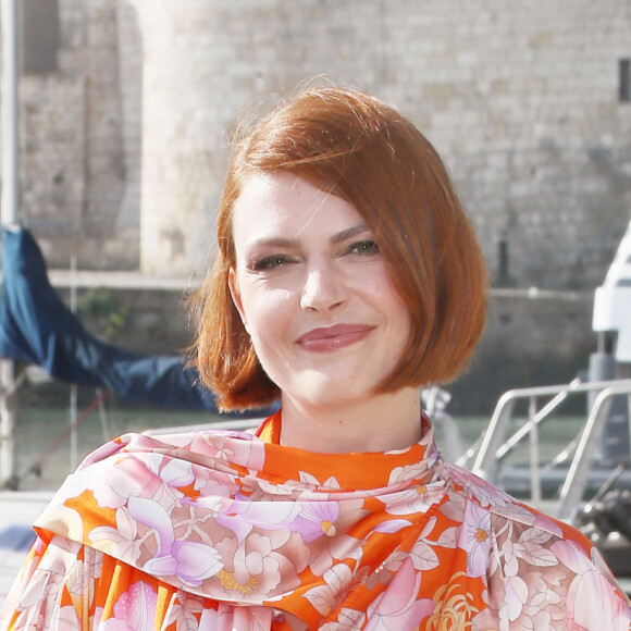 Elodie Frégé - Photocall de "L'homme de nos vies" lors de la 24ème édition du Festival de la Fiction TV de la Rochelle. Le 14 septembre 2022 © Patrick Bernard / Bestimage  