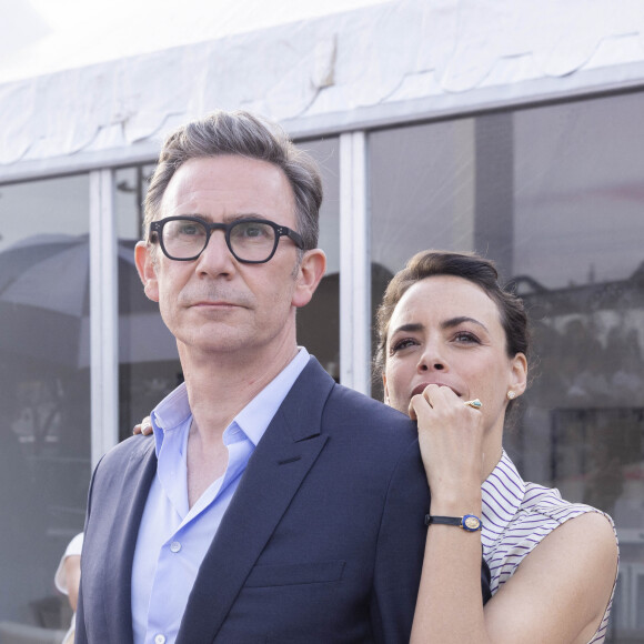 Michel Hazanavicius, Bérénice Bejo sur le plateau de l'émission "Spéciale Cannes", présentée par D.Burki et diffusée sur Culture Box, lors du 75ème Festival Internationale du Film de Cannes. Le 18 mai 2022 © Jack Tribeca / Bestimage 