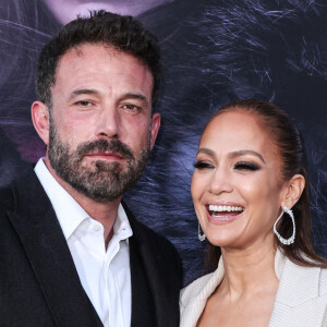 L'acteur avait l'air "frustré"
Ben Affleck et sa femme Jennifer Lopez à la première du film "The Mother" à Los Angeles, le 10 mai 2023. 