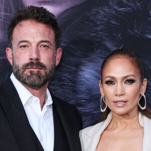 Ben Affleck et sa femme Jennifer Lopez à la première du film "The Mother" à Los Angeles, le 10 mai 2023. 